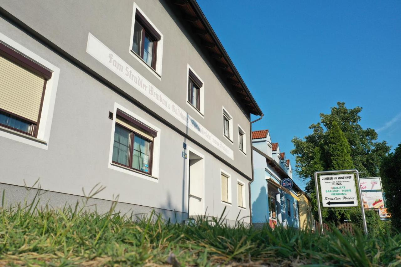Gaestehaus Und Weinbau Zur Wiederkehr Strudler 포돌스돌프앰씨 외부 사진