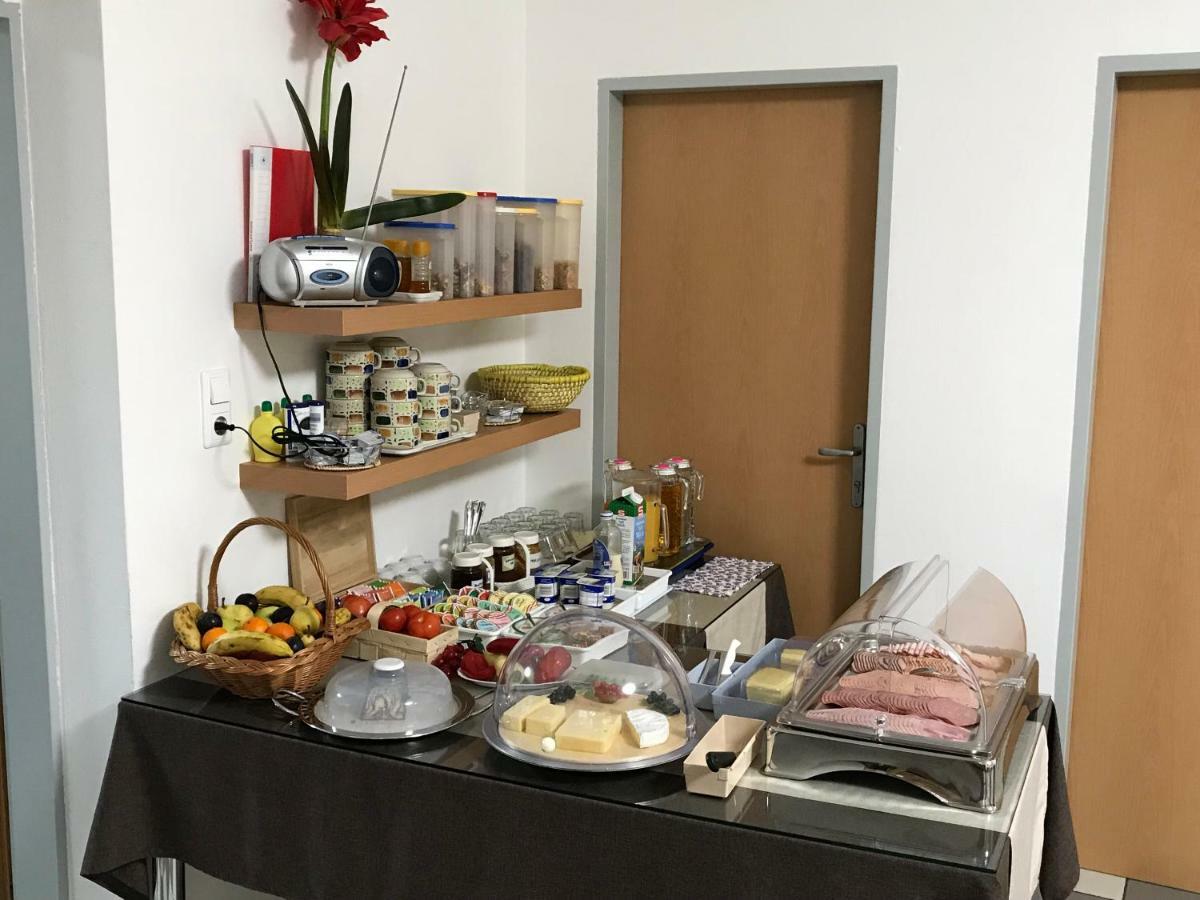 Gaestehaus Und Weinbau Zur Wiederkehr Strudler 포돌스돌프앰씨 외부 사진