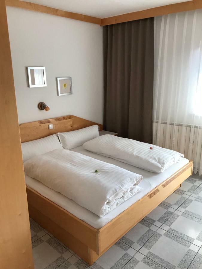 Gaestehaus Und Weinbau Zur Wiederkehr Strudler 포돌스돌프앰씨 외부 사진